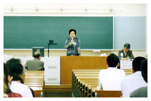 波平恵美子氏