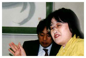 神長百合子理事